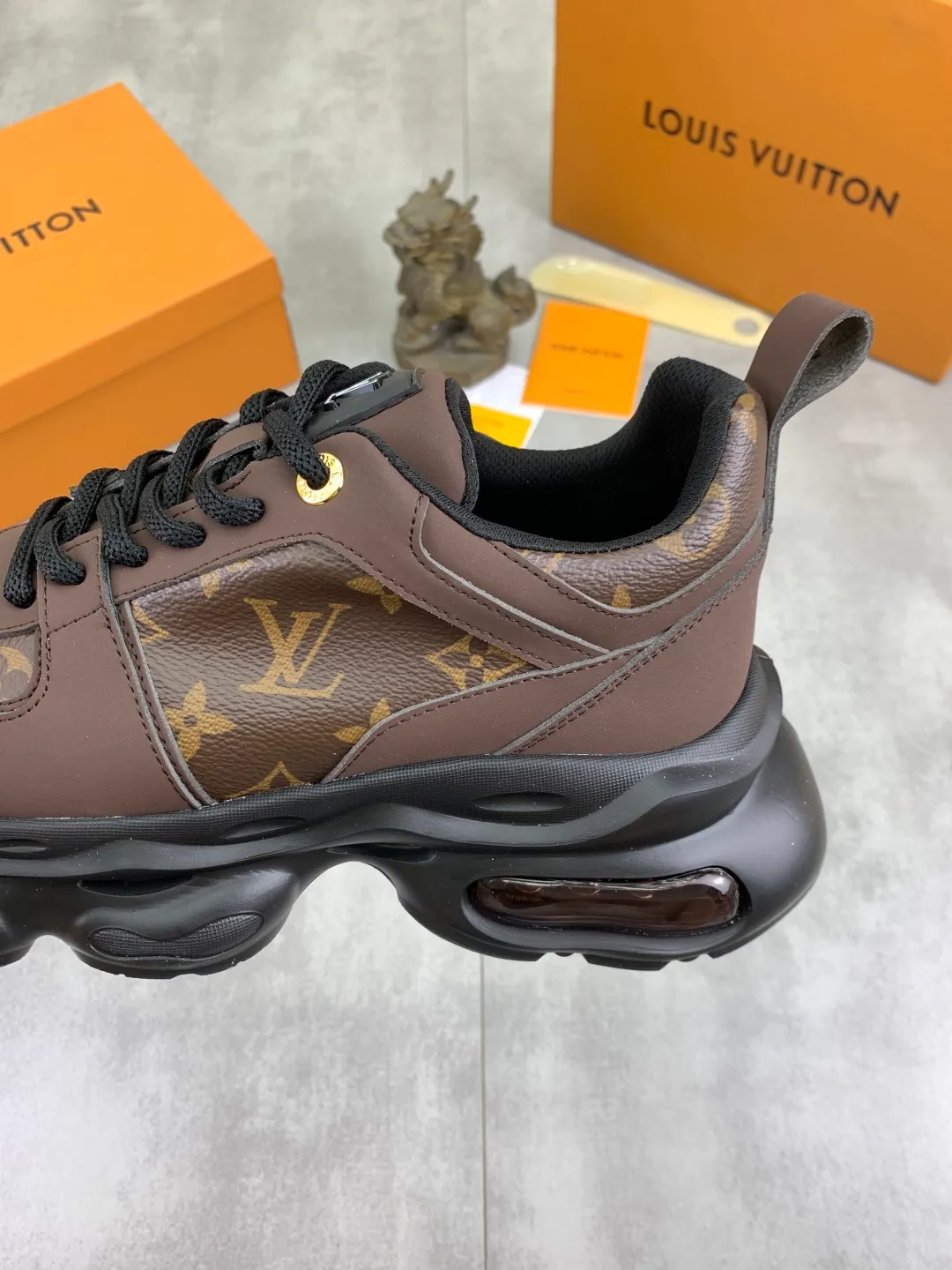 Men's men's shoes💰P440💰[New model]🆘[Louis Vuitton] LV official website latest model🎁casual and fashionable men's shoes👟hot style💥simple and elegant style, exclusive for trendy men. Unique official website latest brand elements👑original decoration, fashionable and generous, the fabric is made of original calfskin➕comfortable and breathable mesh lining➕pig skin lining ✅The official website specifies wear-resistant casual outsole, the classic model is taken in real life🎬Color: 5️⃣colors available😍Number of codes: 38-44 (45 46 customized)